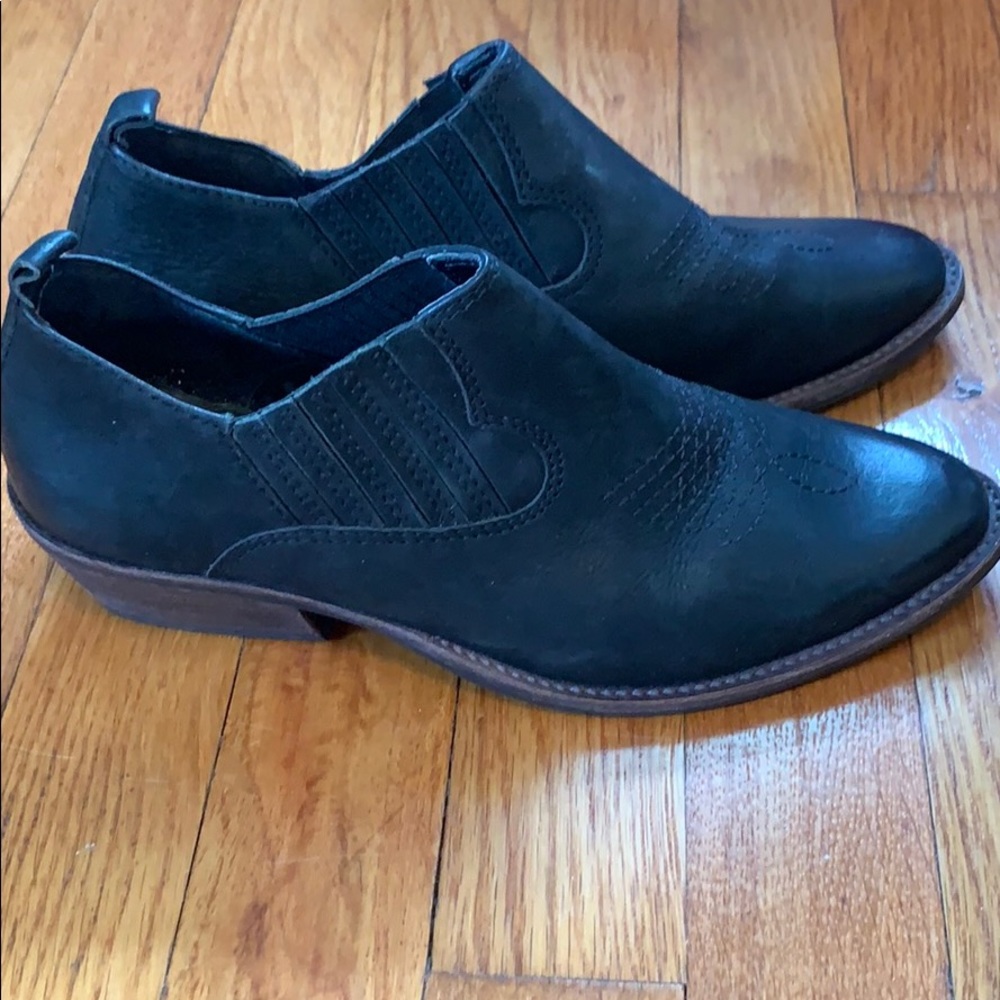 Steve Madden western heel bootie